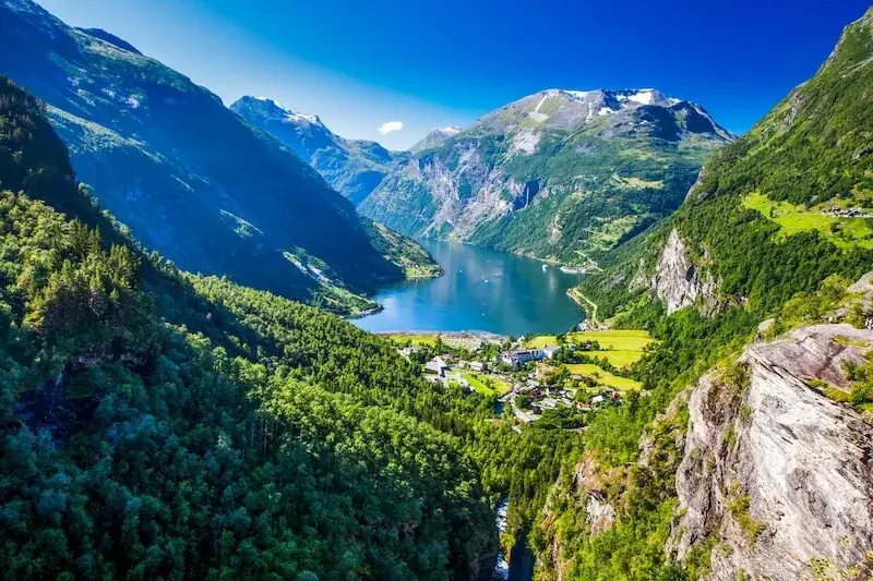 Ile mieszkańców ma Norwegia?