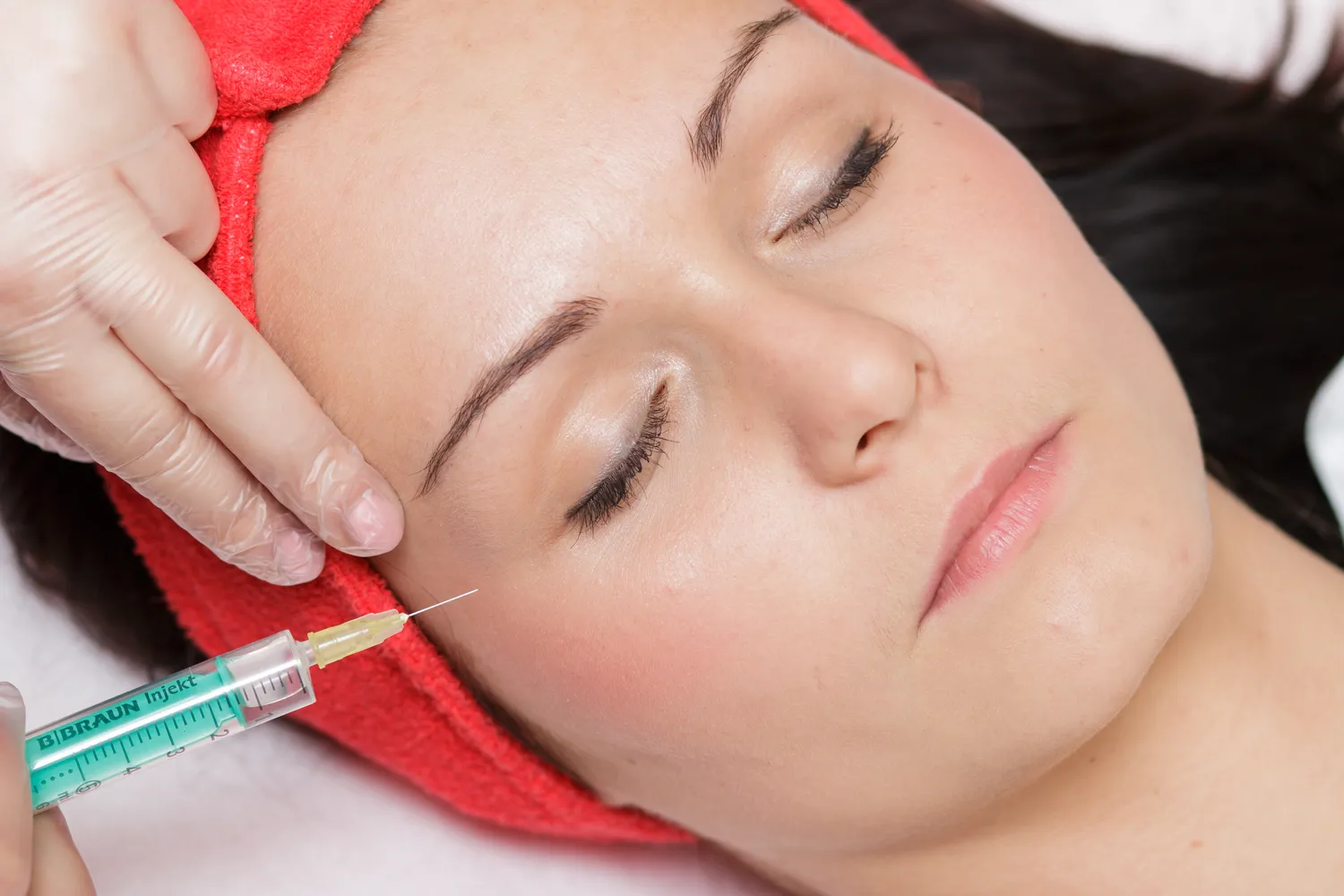 Jak długo układa się kwas hialuronowy w ustach?